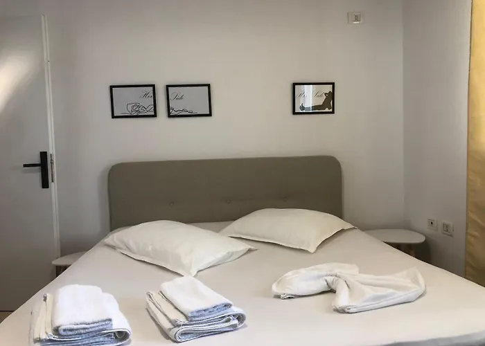 Tirent Apartment - Comfortable 1-Bedroom Stay In Fresku