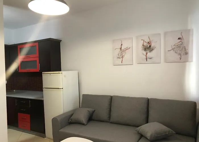 Tirent Apartment - Comfortable 1-Bedroom Stay In Fresku